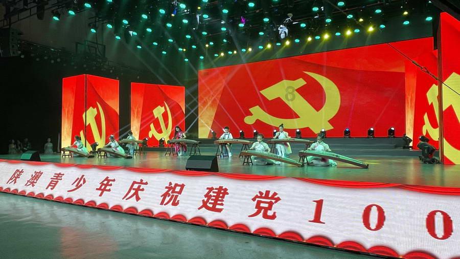 恋人之间应该亲密无间还是保留个人空间?-打破常规的红迪网平台